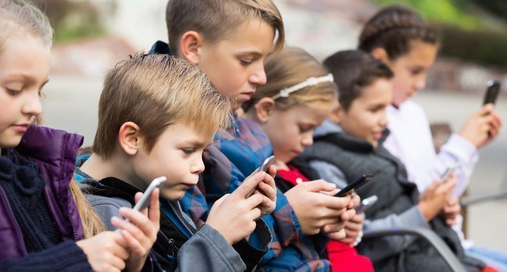 Enfants sous écran, parents sous tension